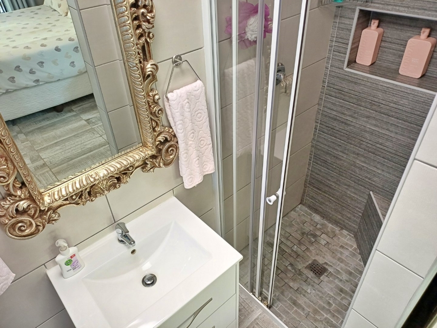 2 Bedroom Property for Sale in Island View Western Cape